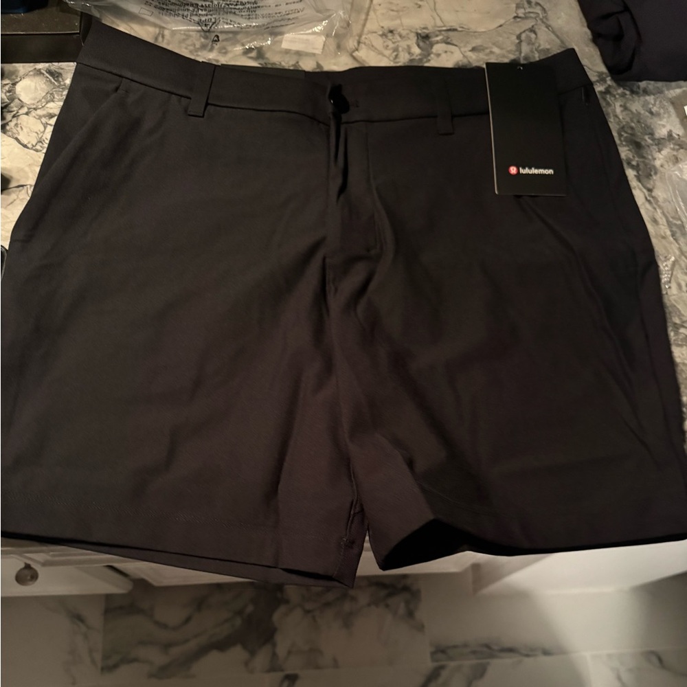 Men’s 7” inch lulu ABC shorts. New with tags never worn.